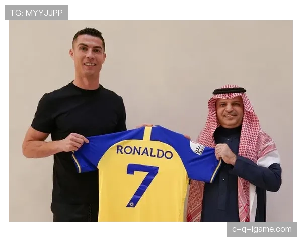 C罗强势加盟沙特联赛,开启足球传奇新纪元带动全球关注 C罗强势加盟沙特联赛,开启足球传奇新纪元带动全球关注