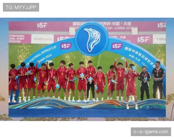 中国足球展现拼搏精神,团结奋进感动全国球迷 中国足球展现拼搏精神,团结奋进感动全国球迷