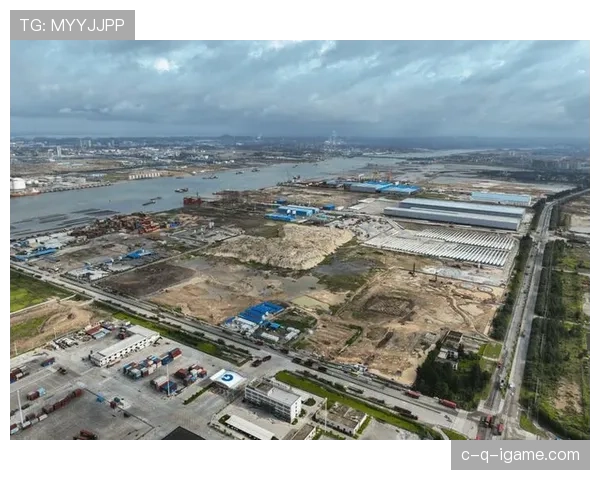 上海海港水深优势显著,助推航运业高质量发展 上海海港水深优势显著,助推航运业高质量发展