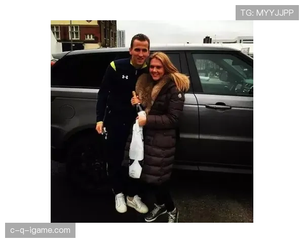 贝克汉姆遛狗那天穿的运动鞋价格把我三个月房租都秒了